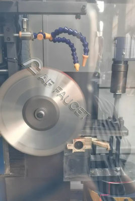 Macchina per la fabbricazione di rubinetti automatici robotizzati Macchina per la sega intelligente CNC