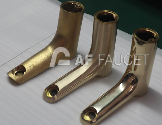 Macchina di lucidatura a manicotti in ottone, attrezzatura di lucidatura automatica del rubinetto, controllata PROMAX, quattro stazioni